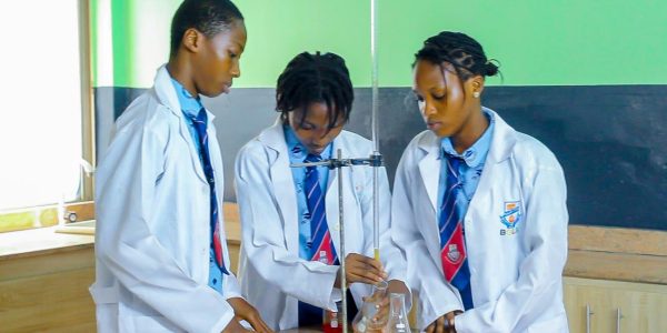 Bols College_Science_Lab_Students_11